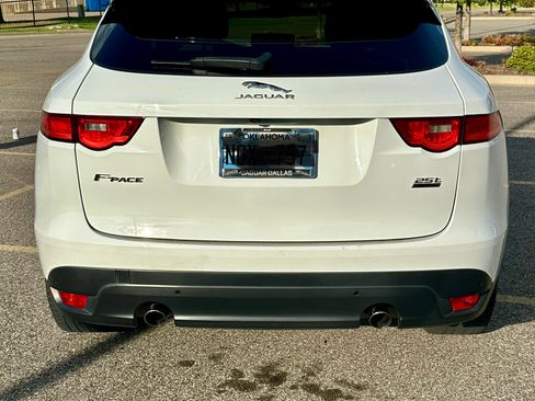 Used 2019 Jaguar F-PACE Premium image 4