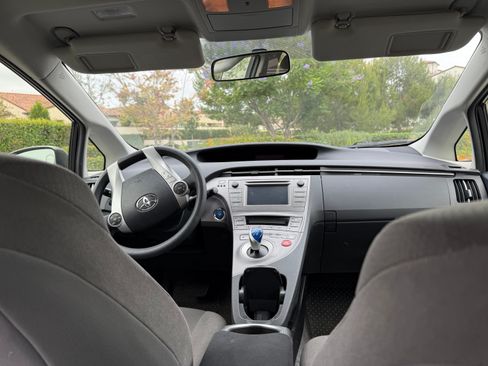 Used 2014 Toyota Prius Two FWD image 11