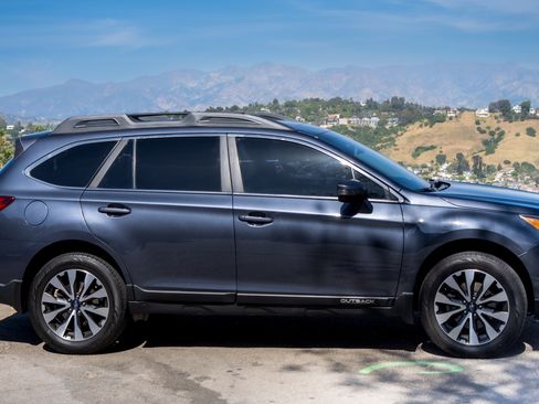 Used 2017 Subaru Outback 2.5i Limited image 5