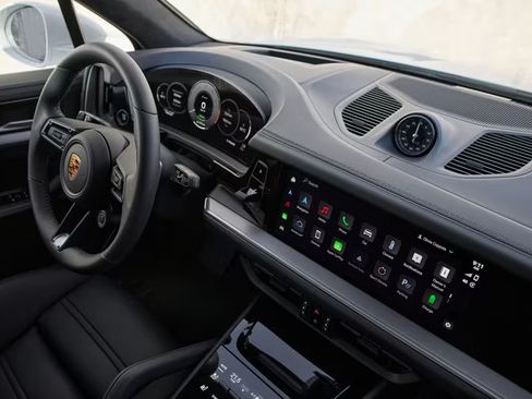 Used 2024 Porsche Cayenne image 13