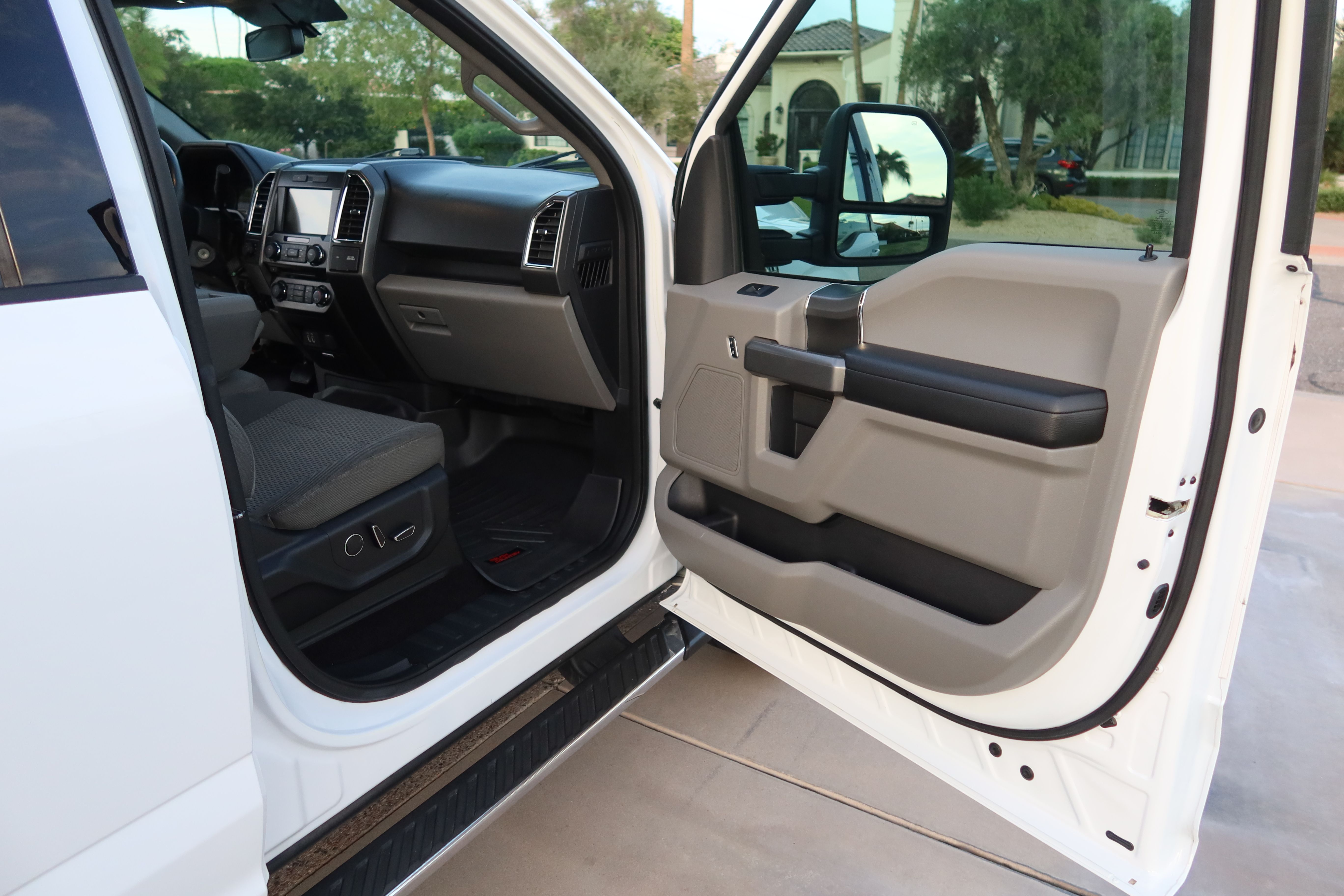 Used 2017 Ford F150 XLT w/ Equipment Group 302A Luxury AWD/4WD image 16
