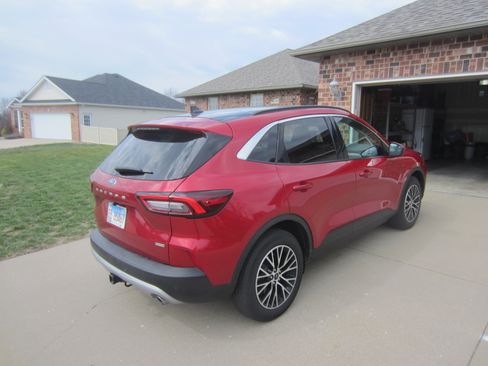 Used 2023 Ford Escape SE w/ Class II Trailer Tow Package image 6