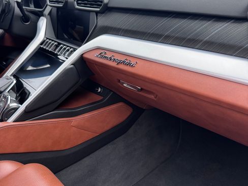 Used 2019 Lamborghini Urus image 17