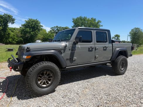 Used 2023 Jeep Gladiator Sport AWD/4WD image 1