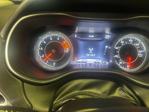 Used 2019 Jeep Cherokee Overland w/ Technology Group image 10