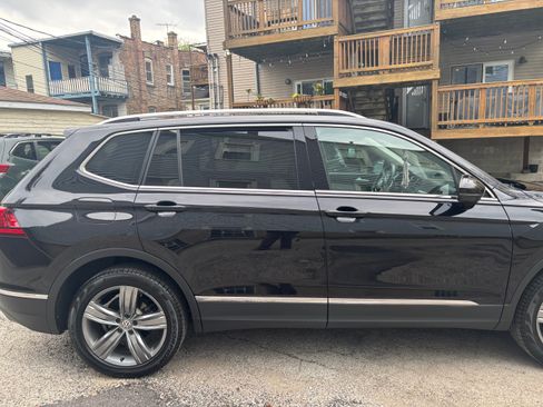 Used 2020 Volkswagen Tiguan SEL AWD/4WD image 2