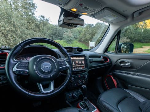 Used 2018 Jeep Renegade Trailhawk image 22