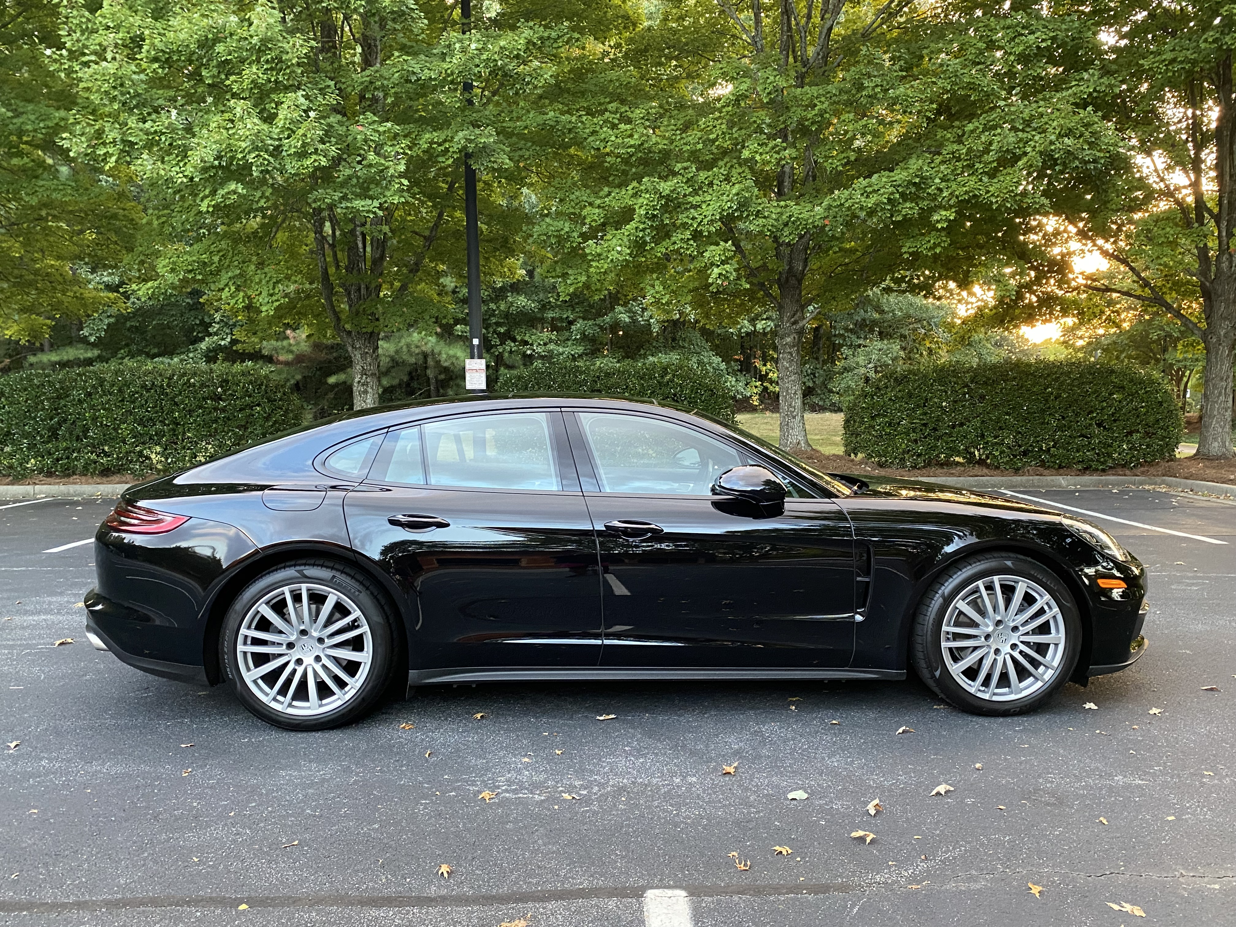 Used 2020 Porsche Panamera image 1