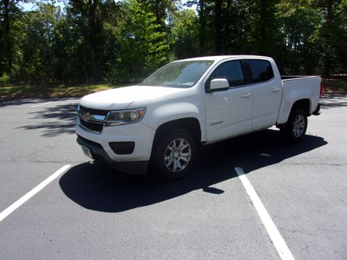 Used 2018 Chevrolet Colorado LT RWD image 2