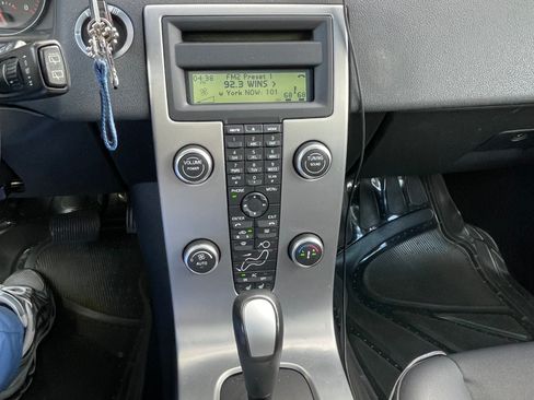 Used 2010 Volvo V50 2.4i FWD image 23