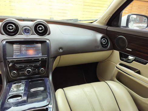 Used 2011 Jaguar XJ L Supersport image 12