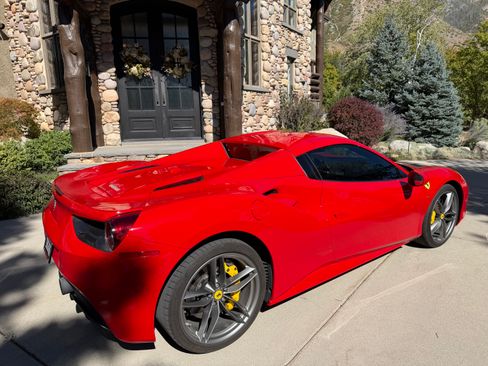 Used 2018 Ferrari 488 Spider RWD image 14