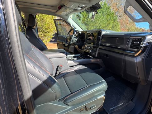 Used 2024 Ford F250 Lariat w/ Sport Appearance Package image 12