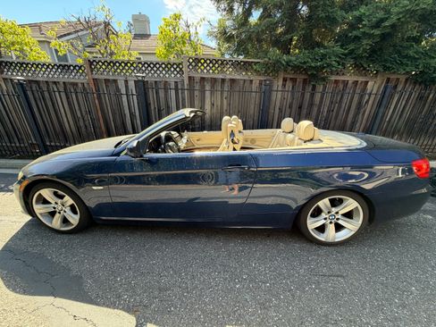 Used 2011 BMW 328i Convertible image 2