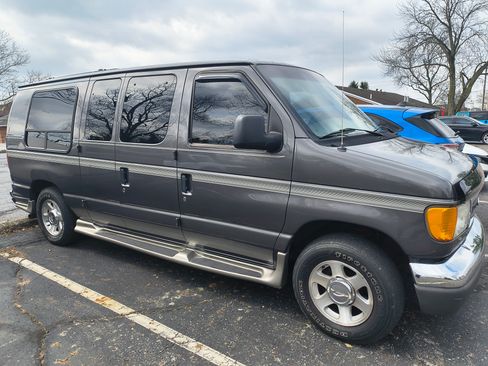 Used 2004 Ford E-150 and Econoline 150 RWD image 11