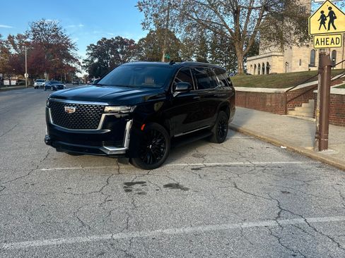Used 2023 Cadillac Escalade Premium Luxury AWD/4WD image 13