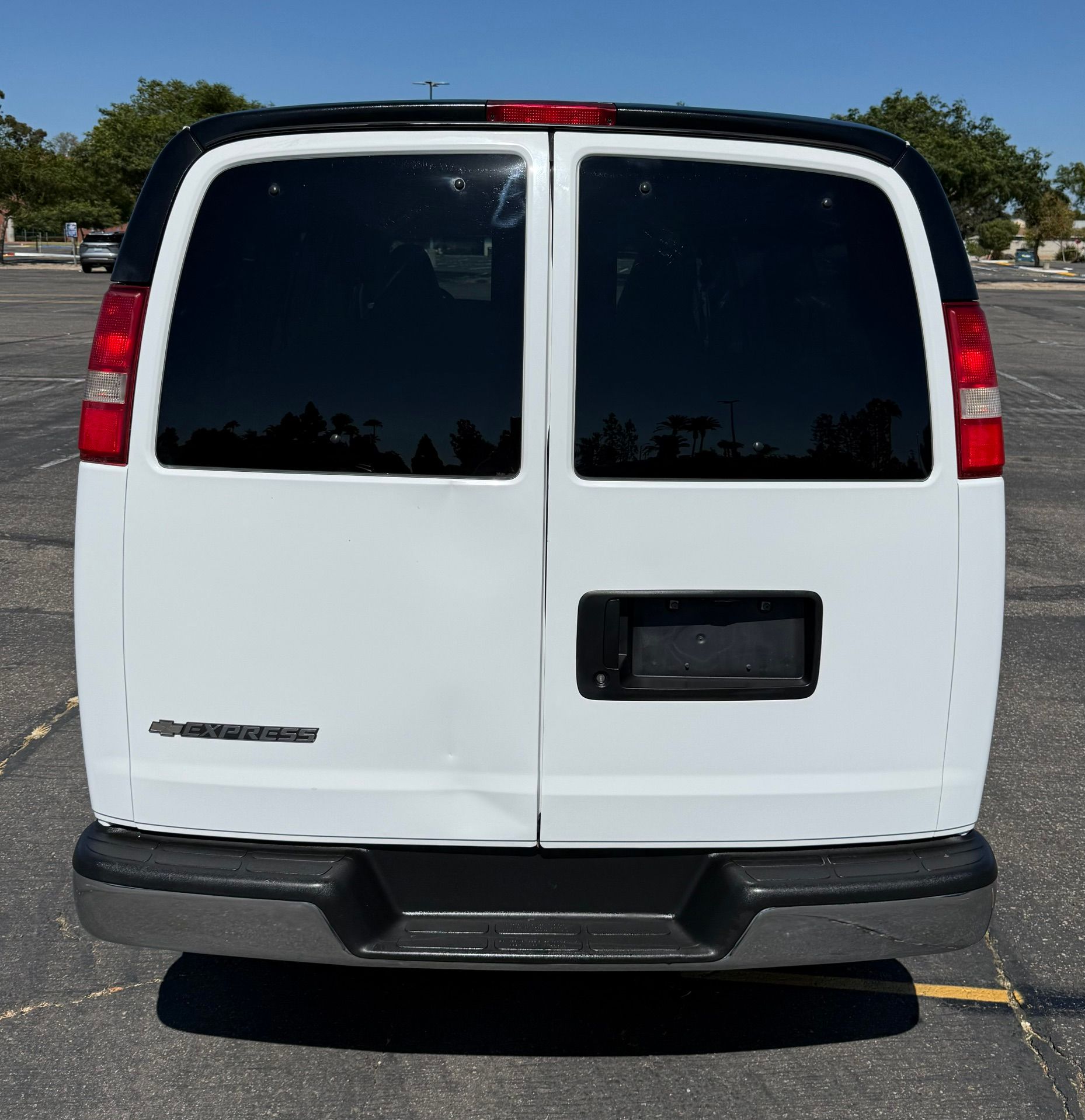 Used 2017 Chevrolet Express 2500 LT w/ LT Preferred Equipment Group RWD image 10
