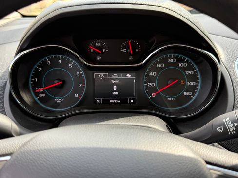 Used 2018 Chevrolet Cruze LT w/ Convenience Package image 6