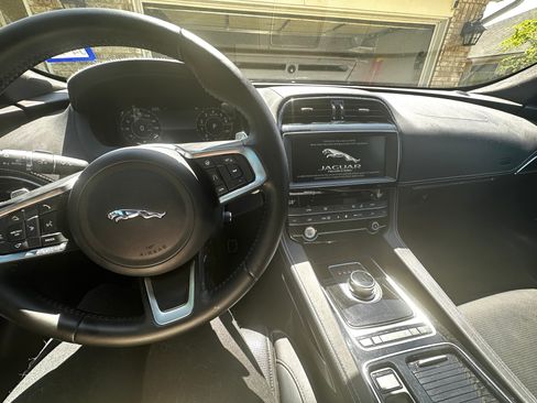 Used 2020 Jaguar F-PACE Checkered Flag image 14