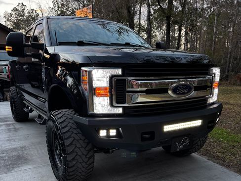 Used 2019 Ford F250 XLT image 1