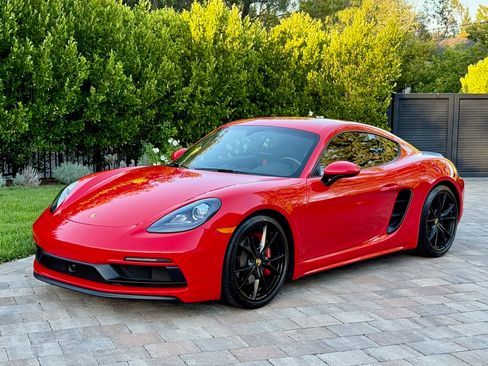 Used 2018 Porsche 718 Cayman GTS RWD image 1