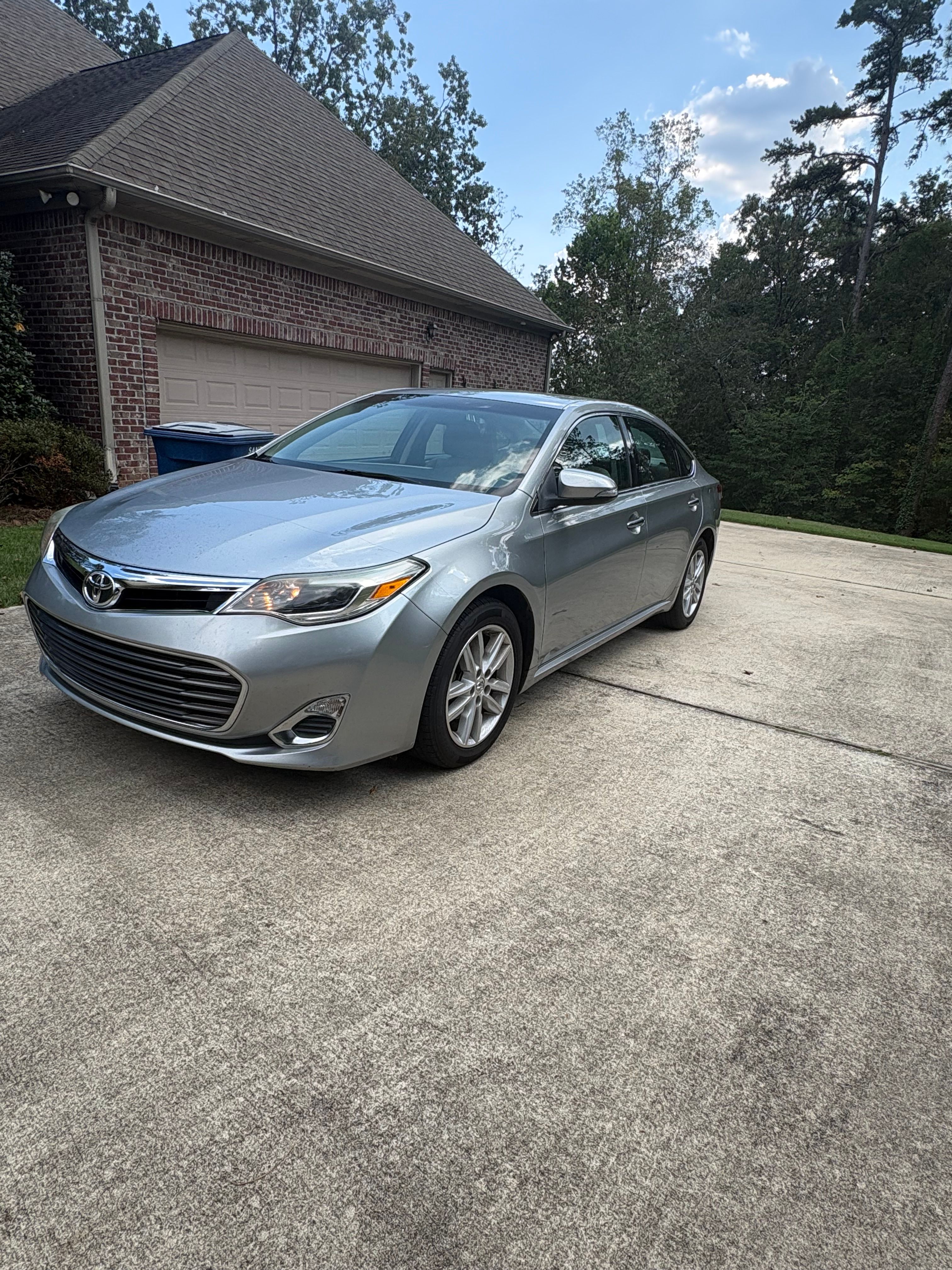 Used 2015 Toyota Avalon XLE FWD image 1
