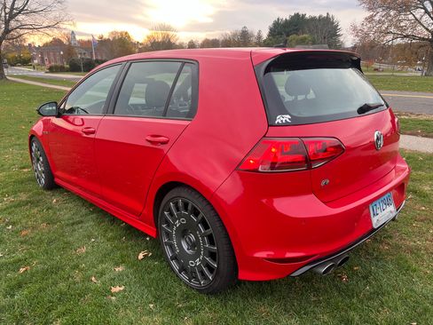 Used 2017 Volkswagen Golf R 4-Door image 10