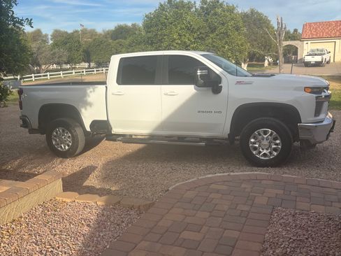 Used 2023 Chevrolet Silverado 2500 LT w/ Convenience Package image 4