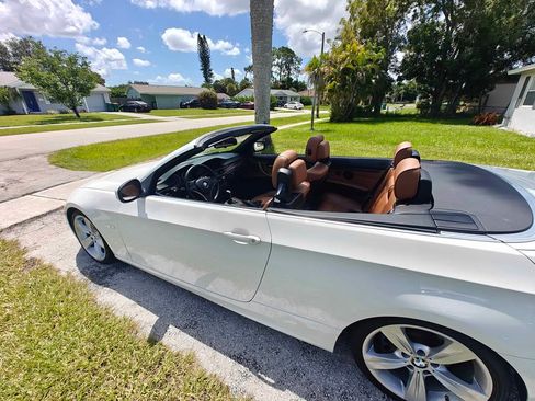Used 2011 BMW 328i Convertible image 12