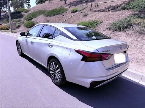 Used 2023 Nissan Altima 2.5 SV FWD image 4
