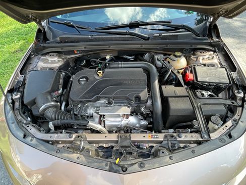 Used 2018 Chevrolet Malibu LT FWD image 17