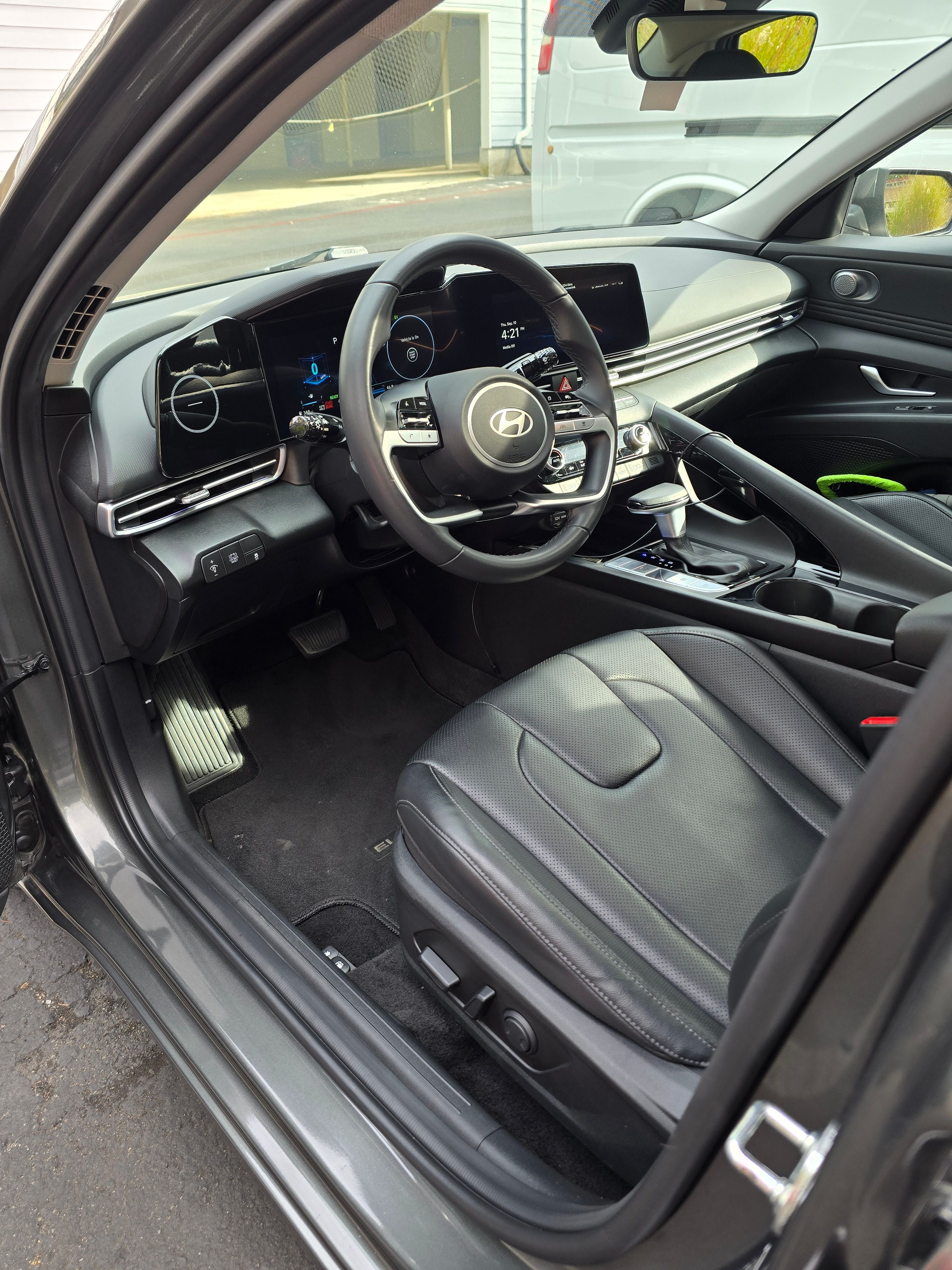 Used 2024 Hyundai Elantra Limited FWD image 12