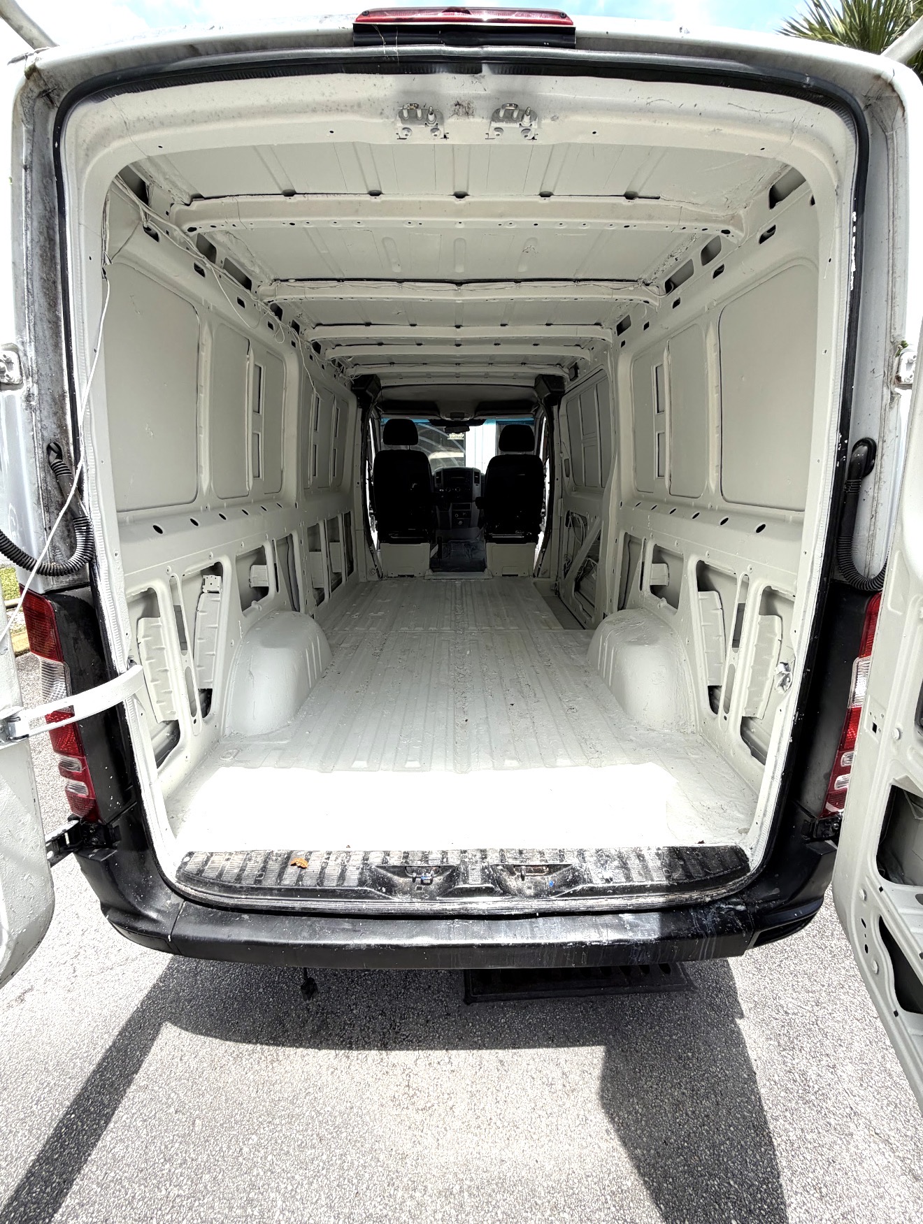 Used 2016 Mercedes-Benz Sprinter 2500 image 12