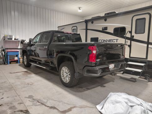 Used 2020 Chevrolet Silverado 2500 High Country image 2