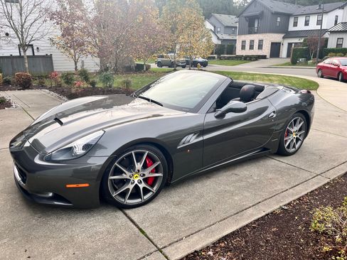 Used 2014 Ferrari California image 1