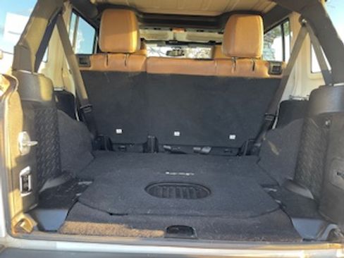 Used 2015 Jeep Wrangler Unlimited Rubicon w/ Connectivity Group image 12