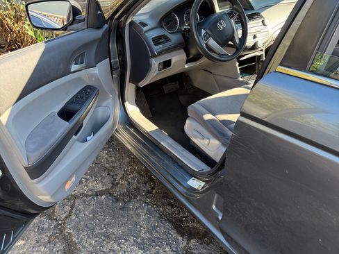 Used 2009 Honda Accord LX-P image 2