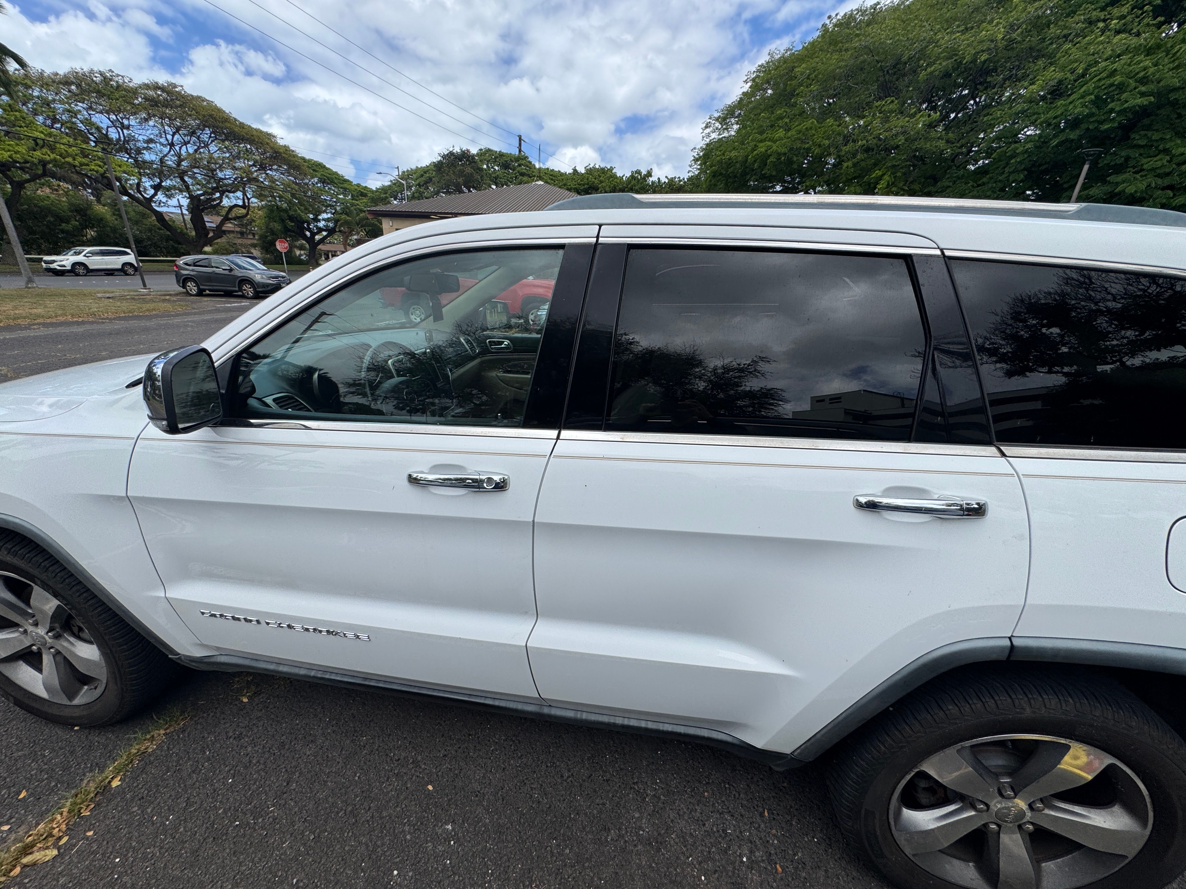 Used 2014 Jeep Grand Cherokee Limited w/ Luxury Group II RWD image 5
