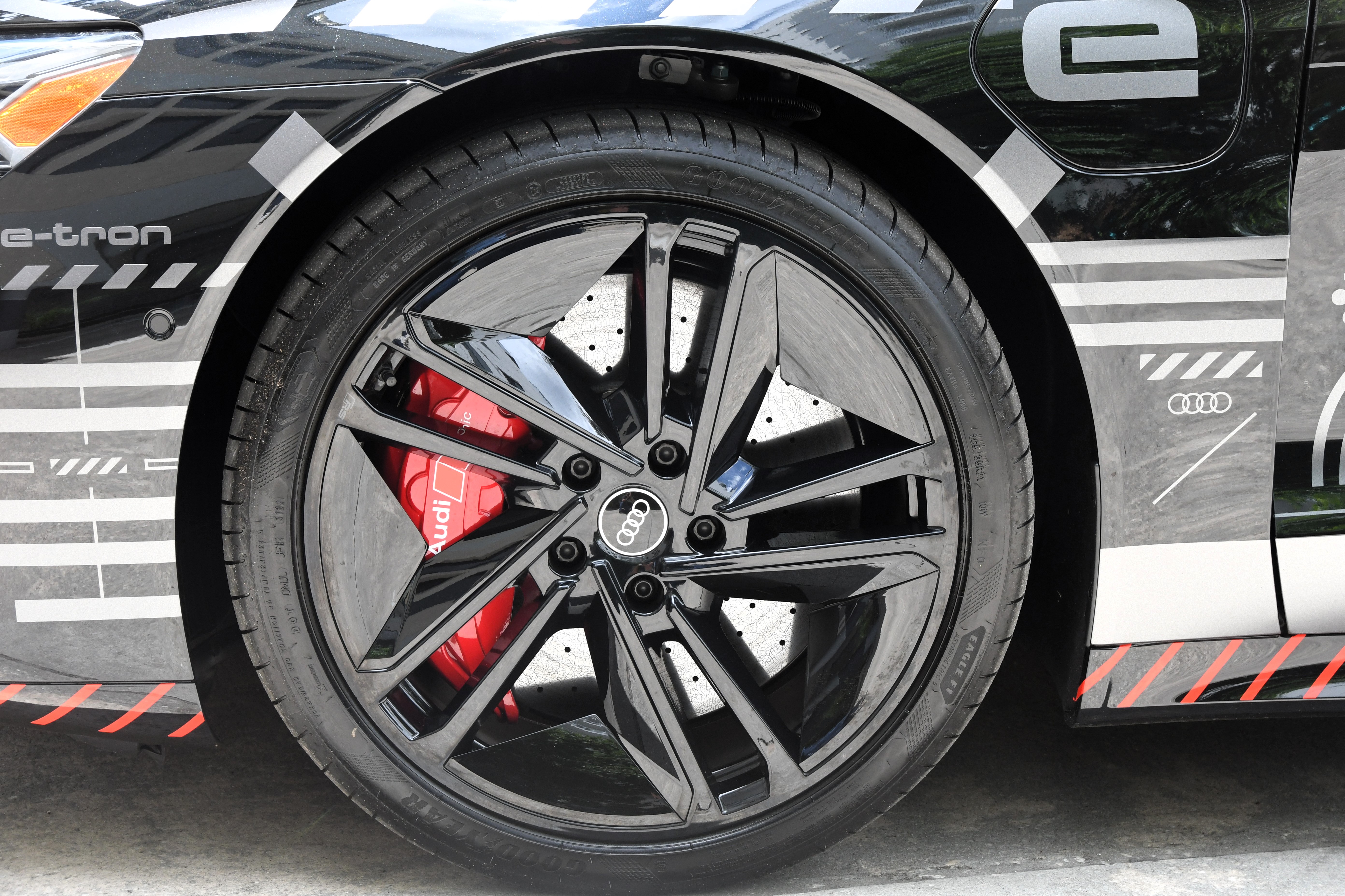 Used 2023 Audi RS e-tron GT AWD/4WD image 8