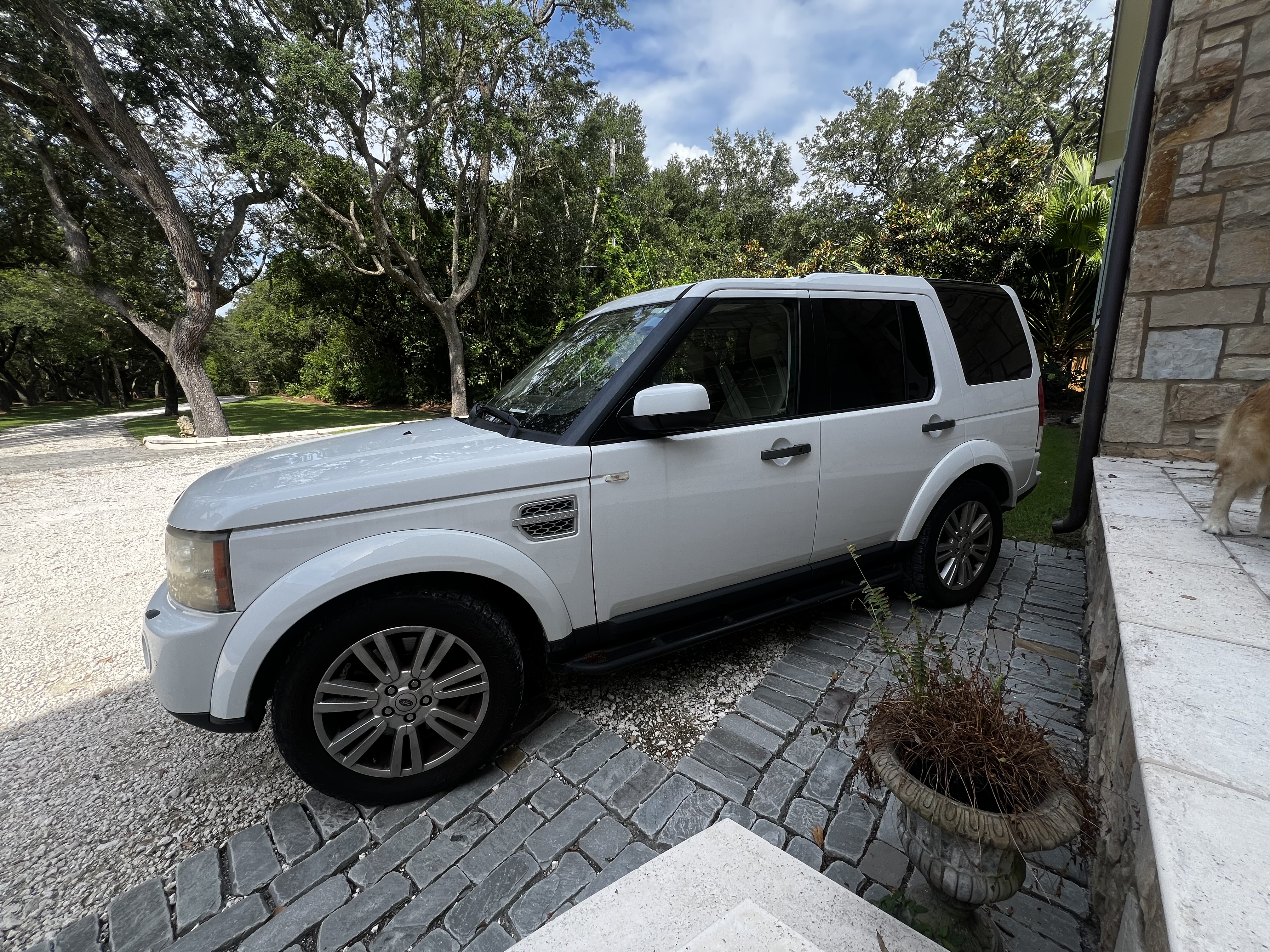 Used 2012 Land Rover LR4 HSE AWD/4WD image 4