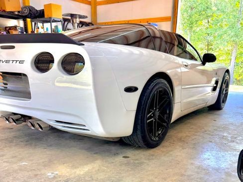 Used 1998 Chevrolet Corvette Coupe w/ Memory Pkg RWD image 1
