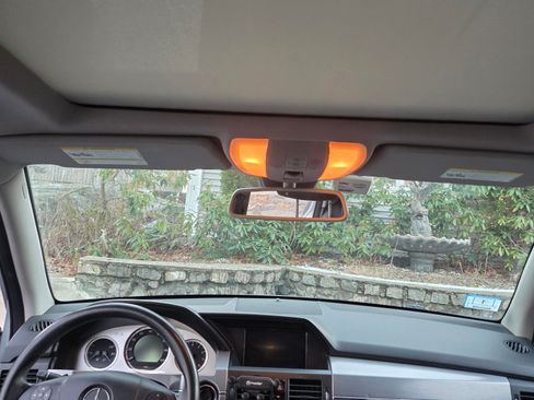 Used 2010 Mercedes-Benz GLK 350 4MATIC image 6