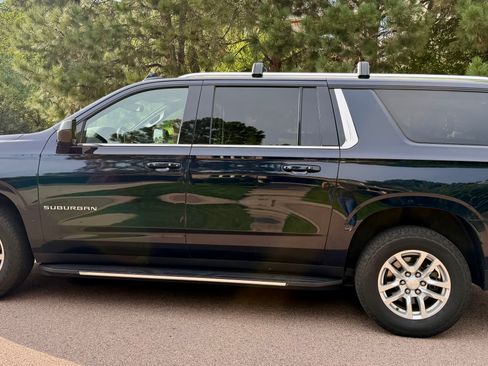 Used 2021 Chevrolet Suburban LT AWD/4WD image 9