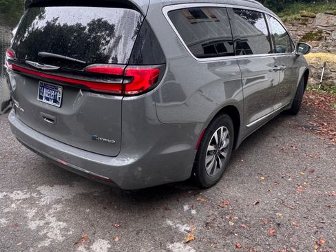 Used 2021 Chrysler Pacifica Limited FWD image 8