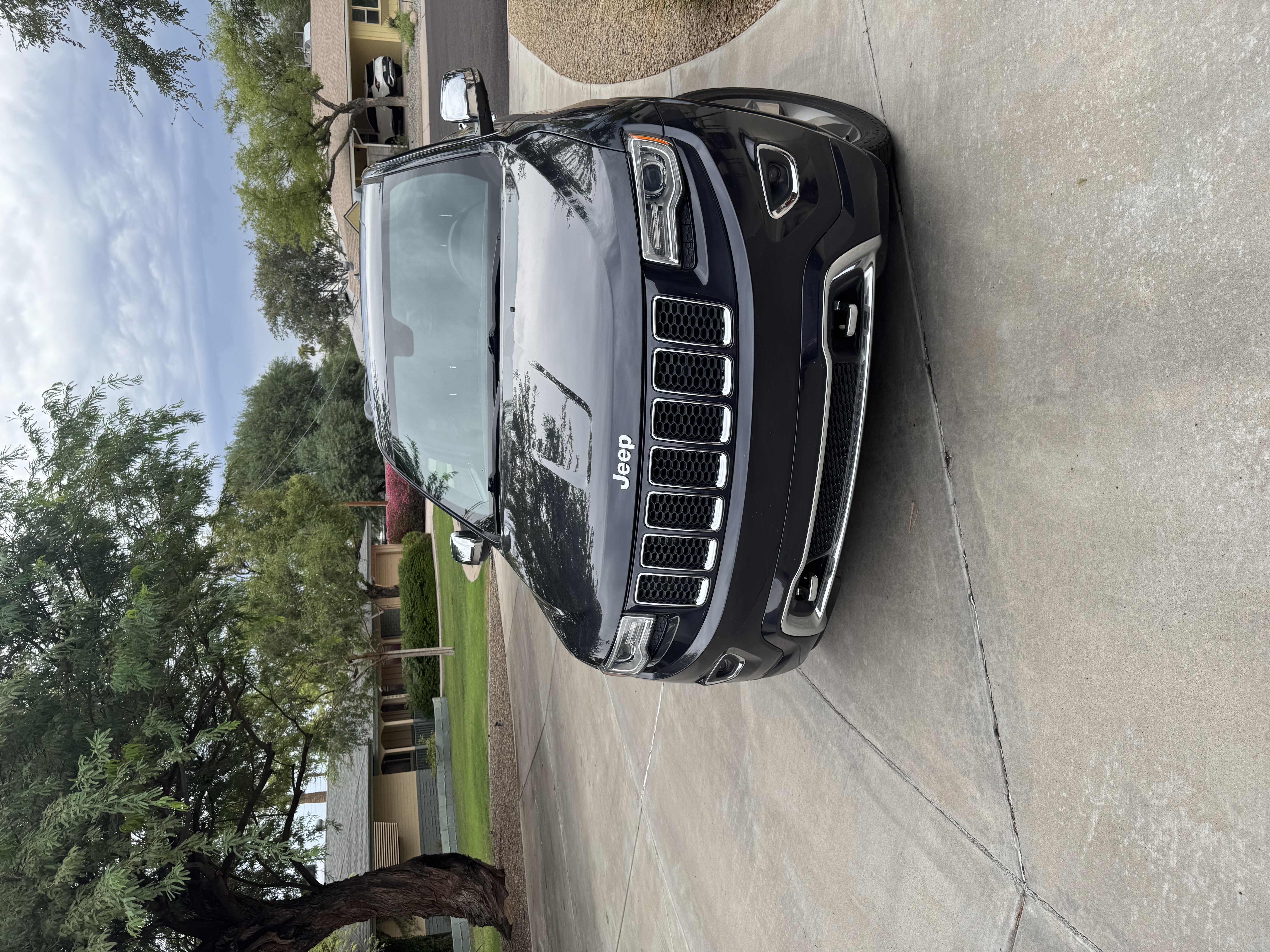 Used 2015 Jeep Grand Cherokee Overland AWD/4WD image 6