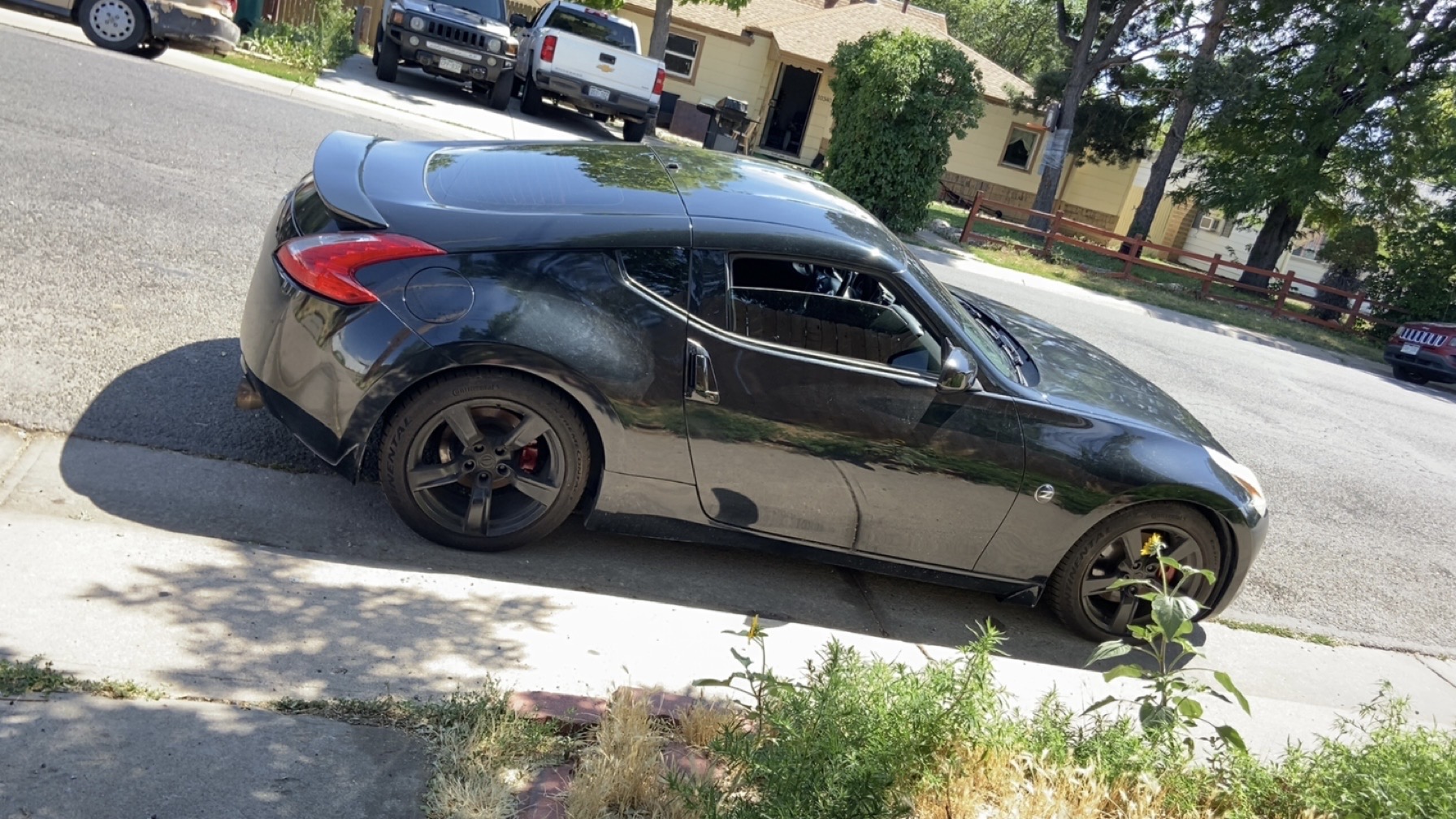 Used 2011 Nissan 370Z Coupe RWD image 2