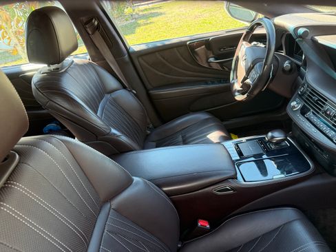 Used 2019 Lexus LS 500 w/ Interior Upgrade Package image 18