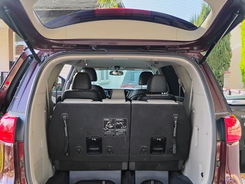 Used 2018 Kia Sedona EX image 15