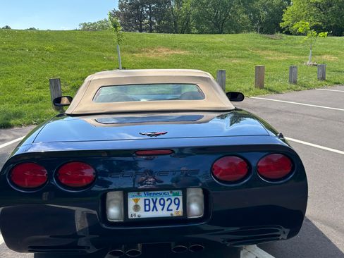 Used 2000 Chevrolet Corvette Convertible w/ Performance Handling Pkg RWD image 21