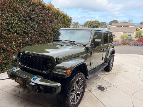 Used 2024 Jeep Wrangler High Altitude AWD/4WD image 2